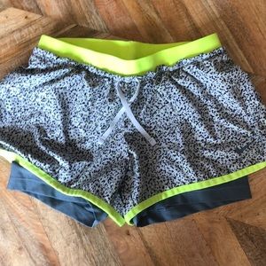 Nike Dri-Fit short w/ built-in bike shorts XS